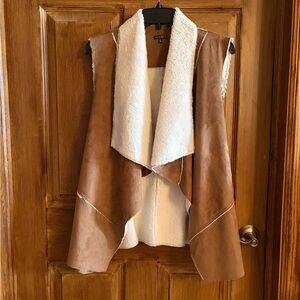 NWOT HANNAH  Women’s Tan and Cream Faux Suede Fur Open front Swing Vest size L